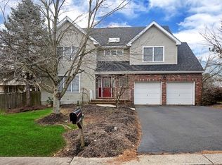 2 Drake Close, Hillsborough, NJ 08844