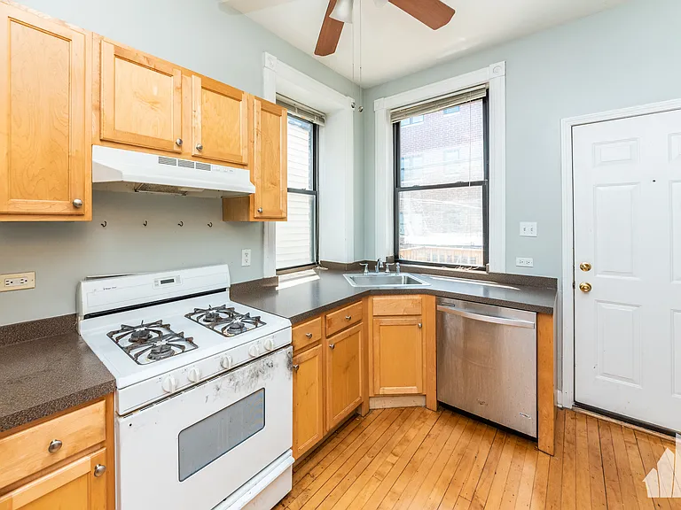 907 W Addison St #2 — Photo 17