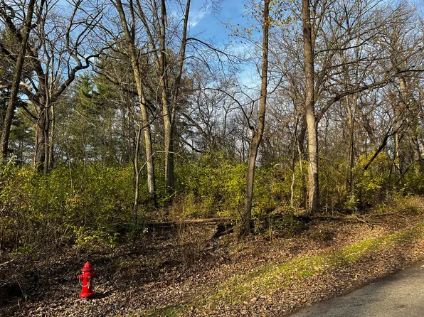 107 Maple Ln, Dixon, IL 61021