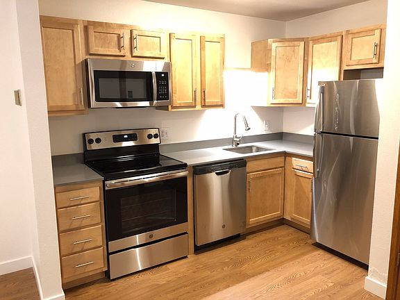 3rd image of 3055-3061 29th St #205
