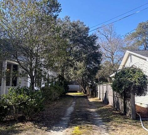 4th image of 227 N Church St