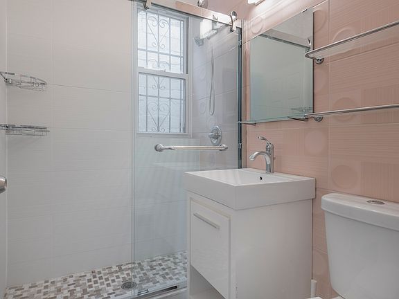 5th image of 4318 Greenpoint Ave Unit 2F
