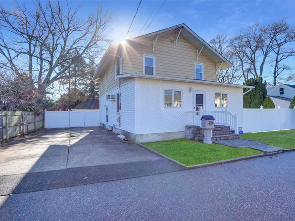 724 Glendale Road, West Babylon, NY 11704