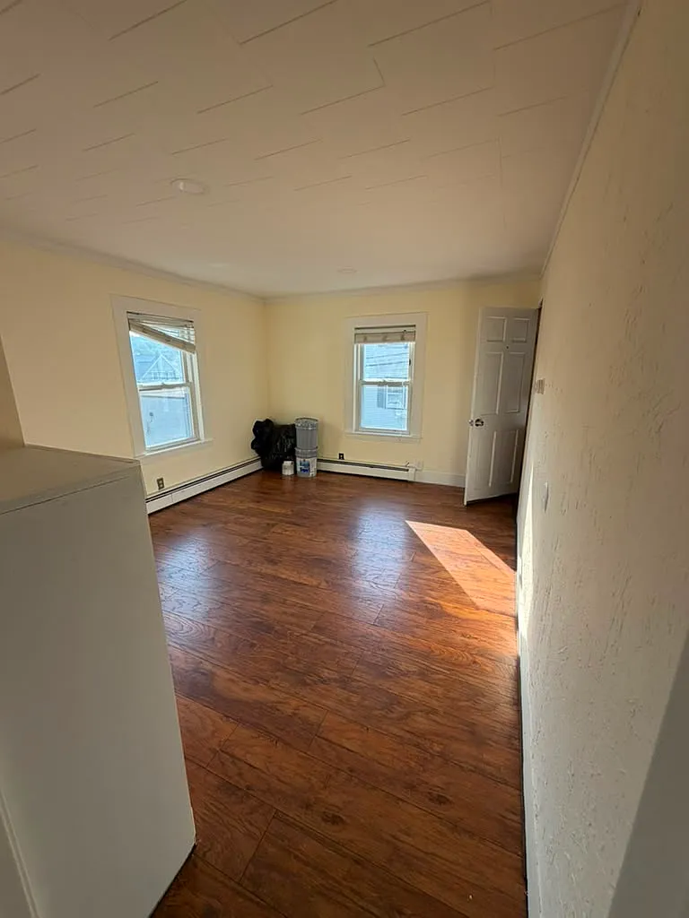 2 bed, 1.0 bath, $2,400 — Photo 3
