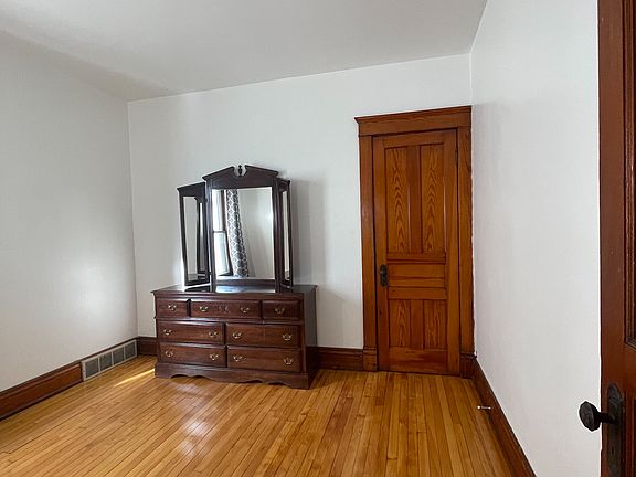 3rd image of 445 Potomac Ave #2