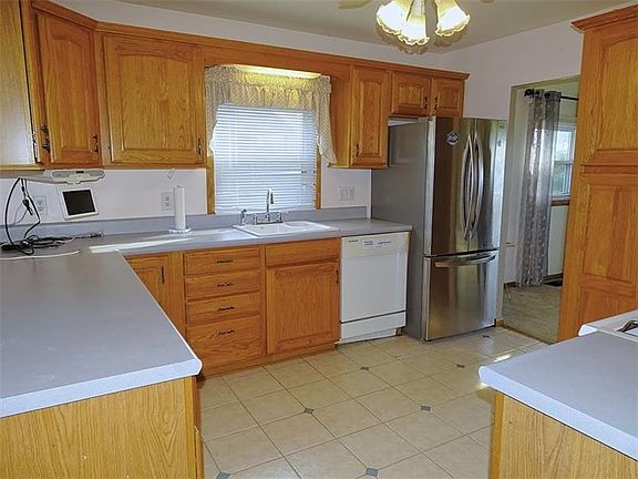 4th image of 71 Cherry Ln