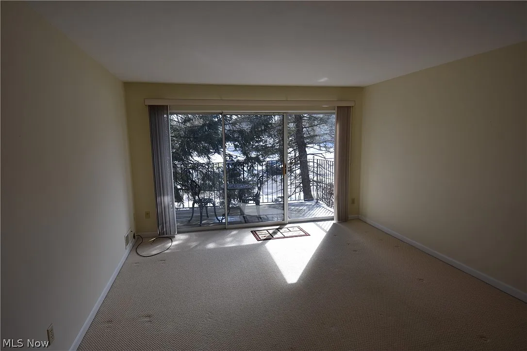 2 bed, 2.0 bath, 1060 sqft, $1,990 — Photo 3