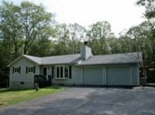 13 Deer Ln, East Stroudsburg, PA 18301