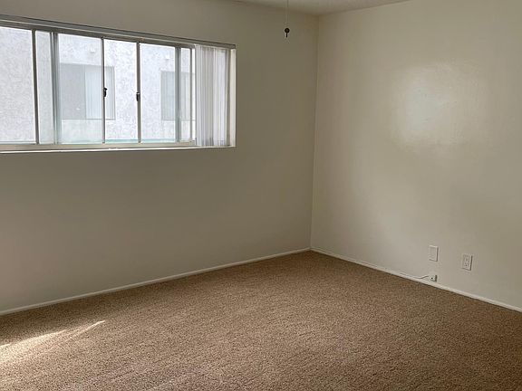 4th image of 3430 Elm Ave #6