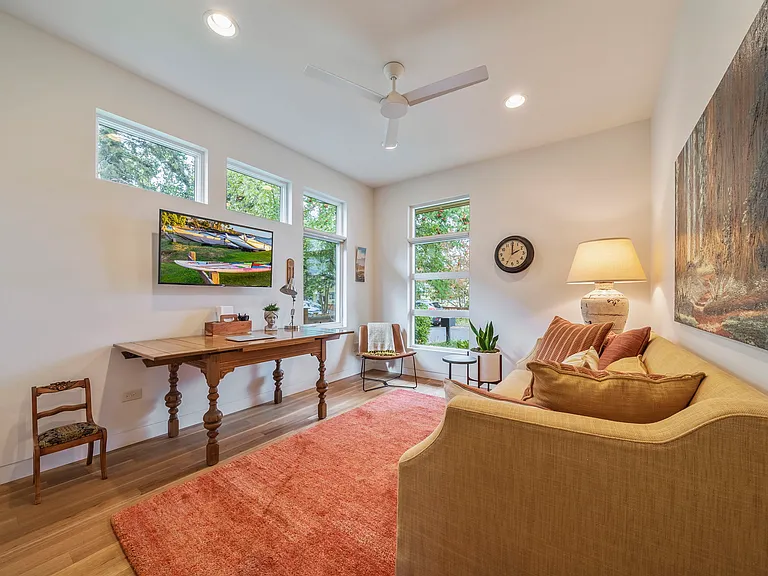 923 NW Albany Ave — Photo 32
