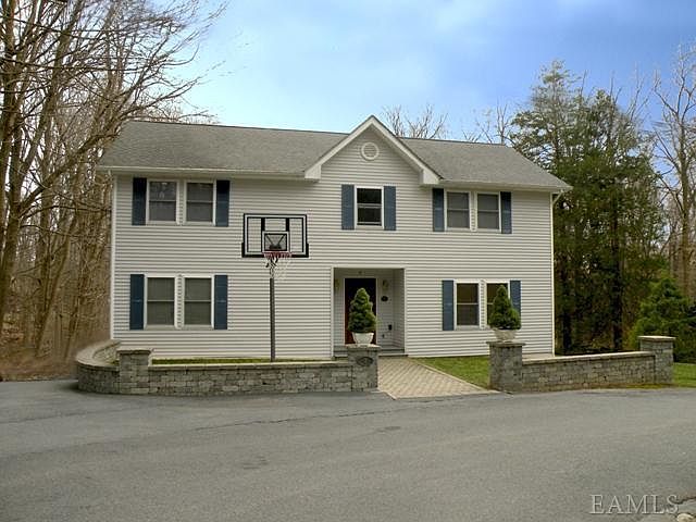 1st image of 7 Brookside Dr