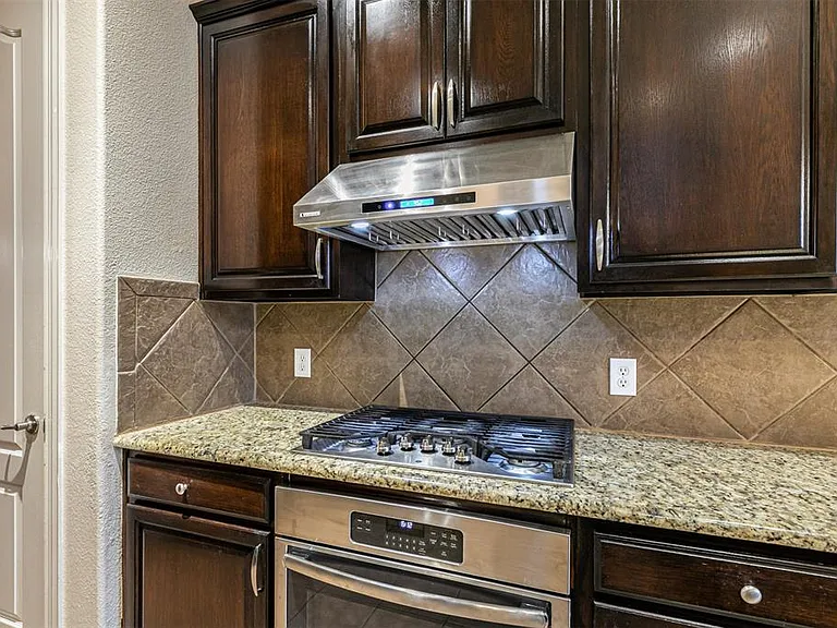 1475 Cambridge Dr — Photo 13