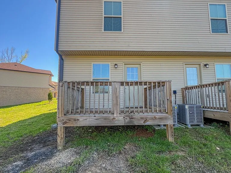 106 Smithson Ct — Photo 34