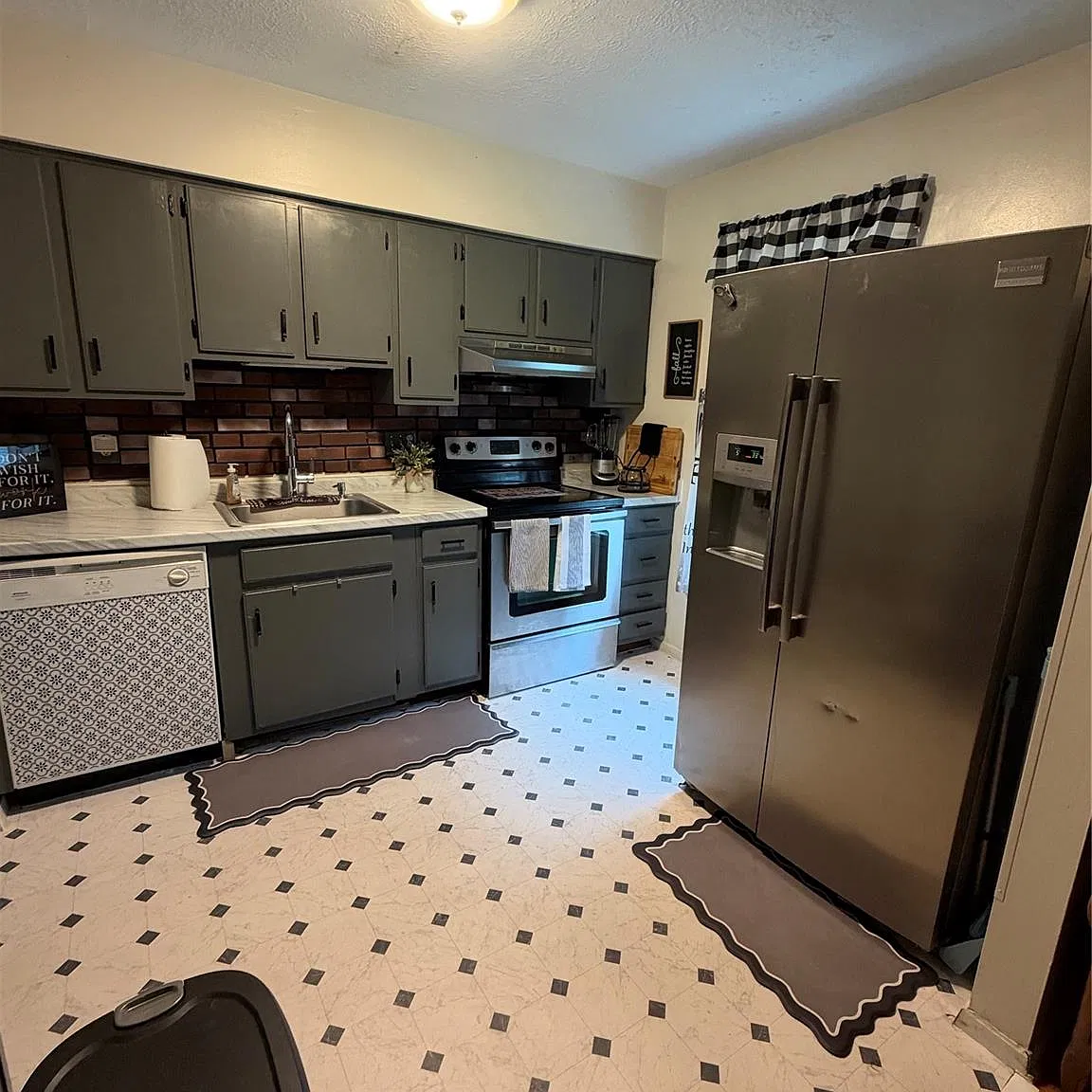 4 bed, 3.0 bath, 2016 sqft, $2,999 — Photo 3