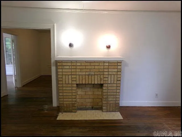 2021 N Poplar St — Photo 4