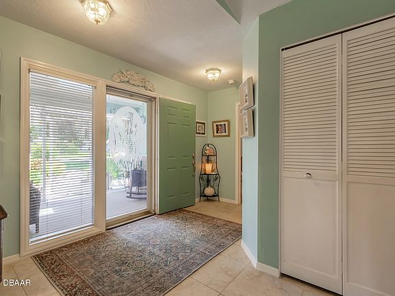 4th image of 25 Treetop Cir