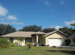 987 Grove Dr, Naples, FL 34120