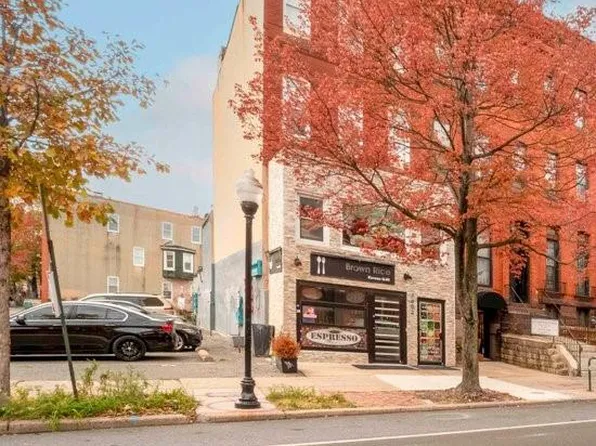 2404 N Charles St, Baltimore, MD 21218