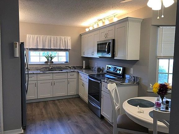 2nd image of 225 N Grove Isle Cir