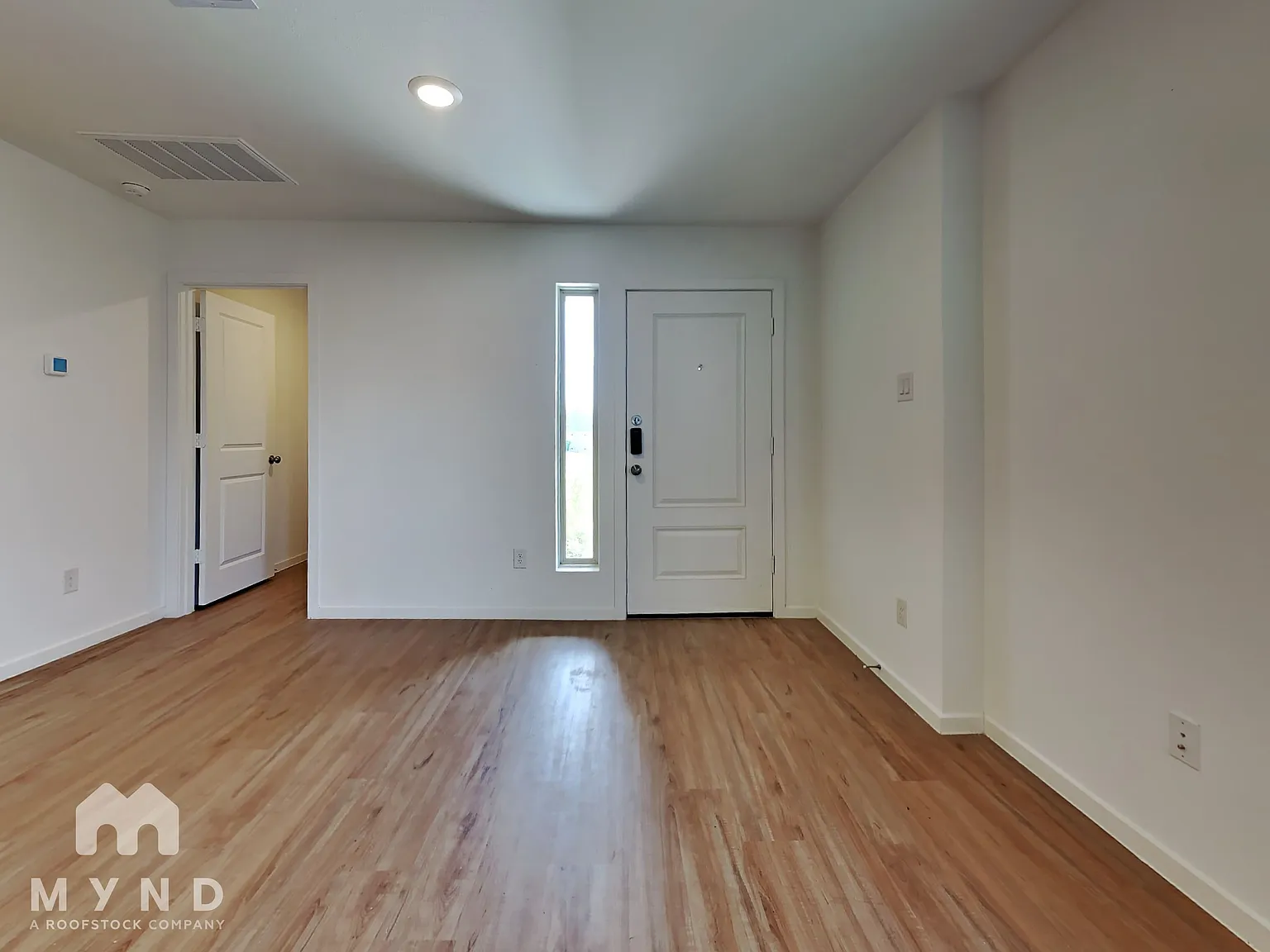 3 bed, 2.0 bath, 1186 sqft, $1,765 — Photo 3