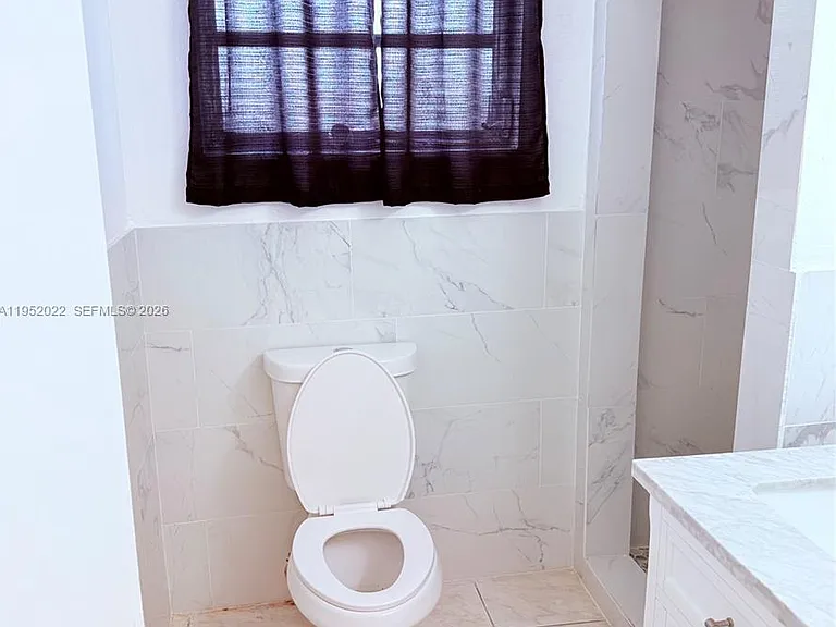 824 SW 12th Ct #826 — Photo 6
