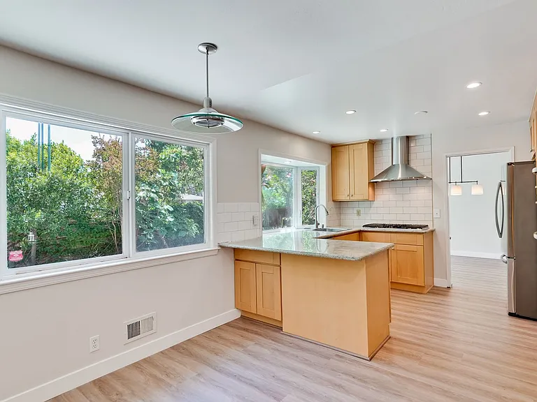 803 Runningwood Cir — Photo 8