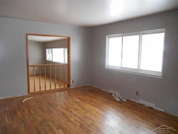 4th image of 922 Oakview Dr