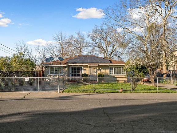 2nd image of 1021 Acacia Ave