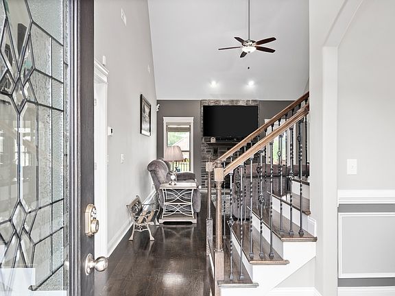 2nd image of 301 Brigg Dr