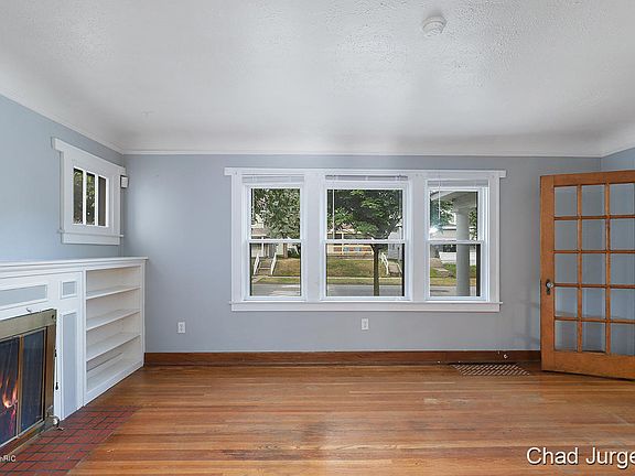 4th image of 1032 Underwood Ave SE