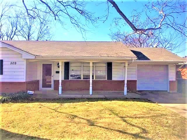 3 bed, 1.5 bath, 1040 sqft, $1,350 — Photo 1