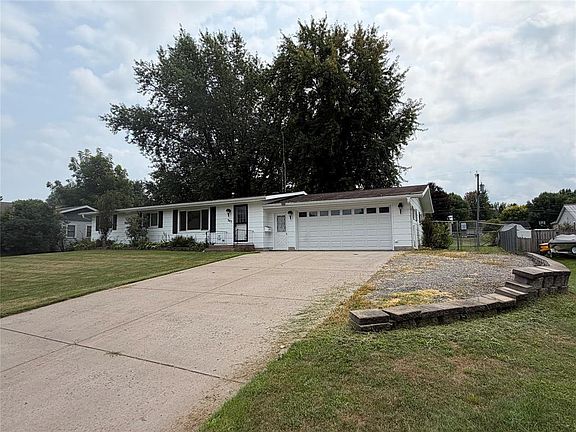 2nd image of 305 W Elm Street