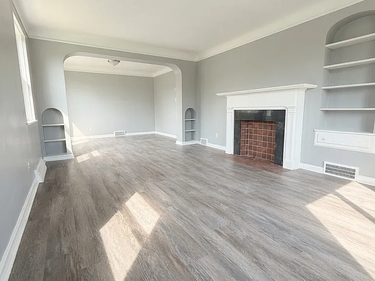 3596 Warren Rd #UP — Photo 2