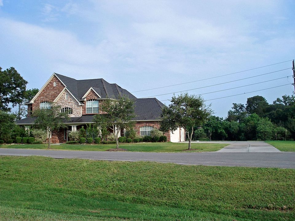 8810 Royal Crest Ln.