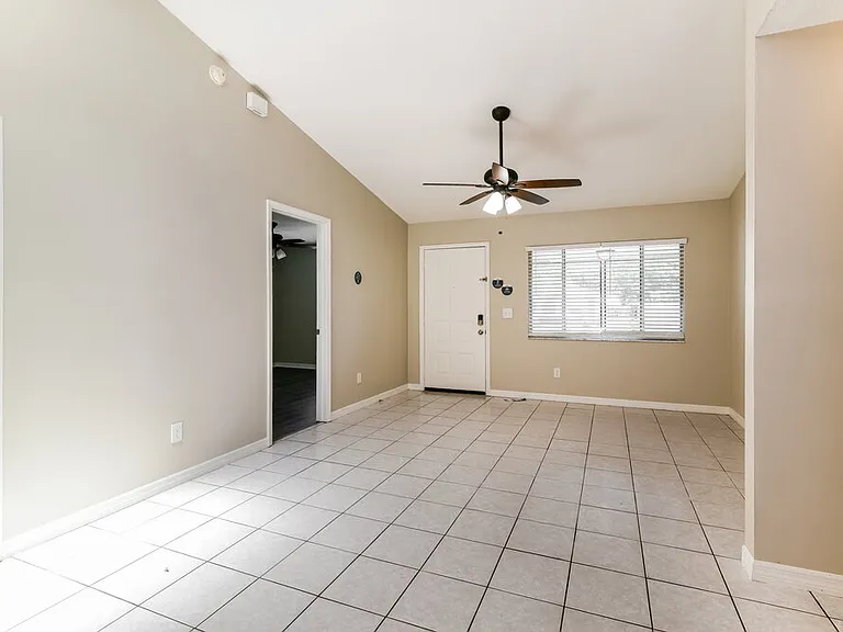 724 Iowa Woods Cir E — Photo 4