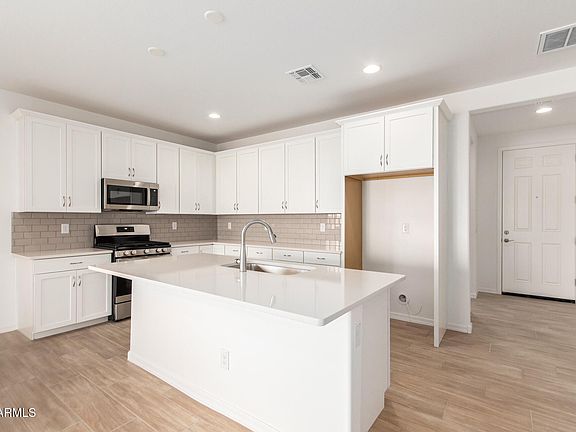 3rd image of 40500 W WADE Drive