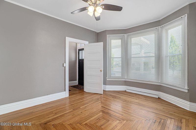 4th image of 406 19th Street