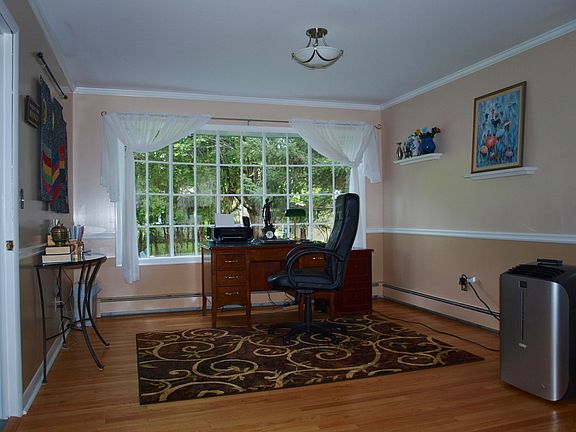5th image of 8 Bradley Dr
