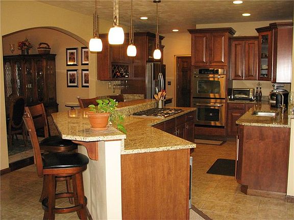 5th image of 674 Bradgate Dr
