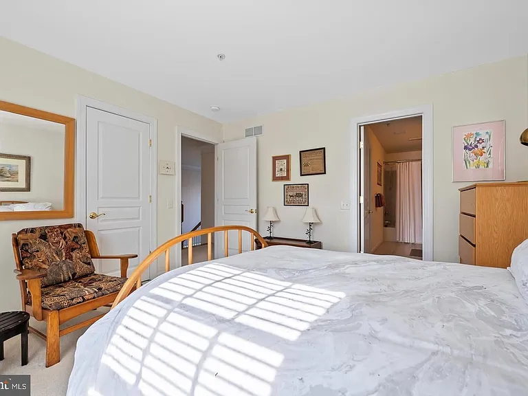 304 Arthur Ct — Photo 12