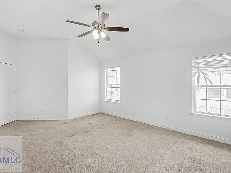 390 Fairview Cir — Photo 32