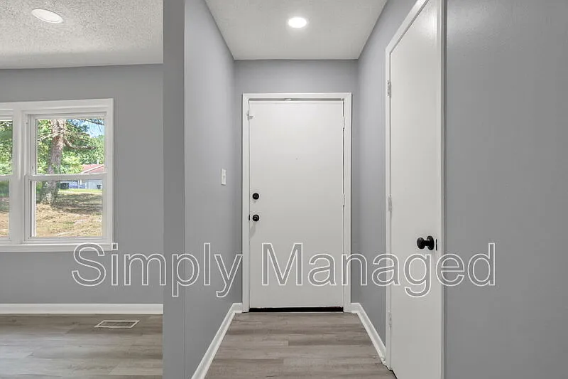 3 bed, 2.0 bath, 1400 sqft, $1,650 — Photo 4