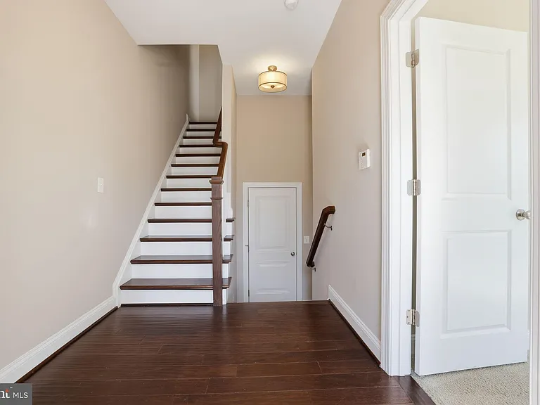 1100 S Edgewood St — Photo 10