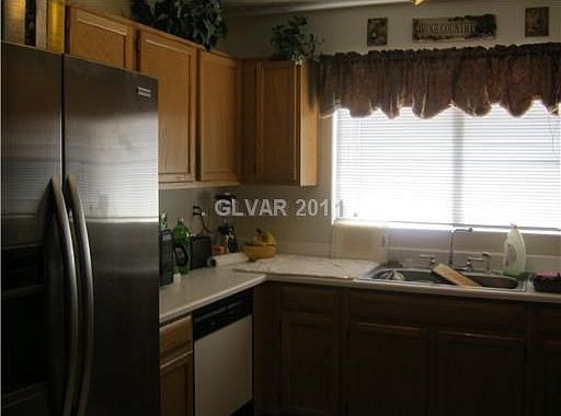 3rd image of 2723 Desert Stream Ct