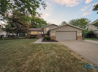 249 Birchdale Rd, Perrysburg, OH 43551