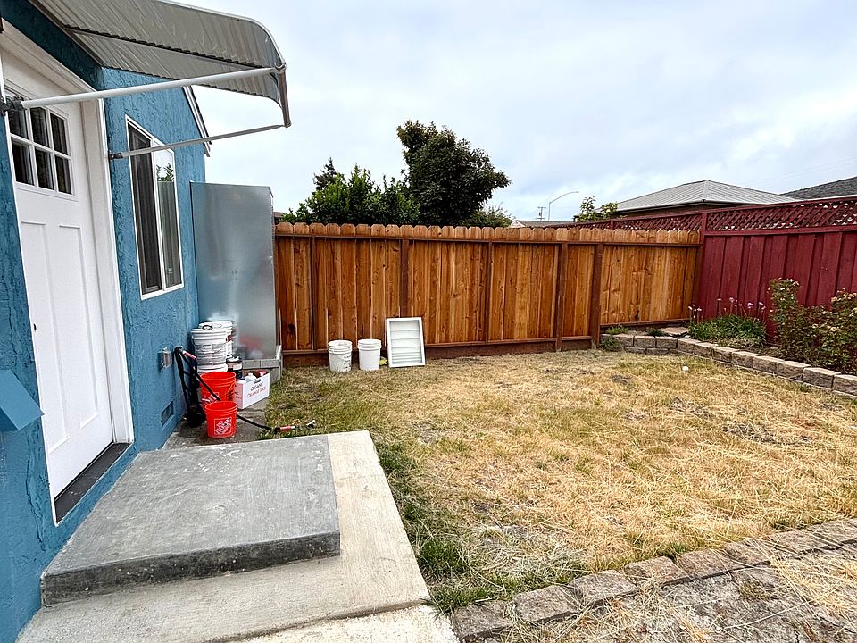 Entrance and PRIVATE yard space.