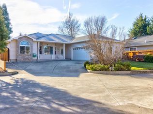 2554 Waters Edge Way, Medford, OR