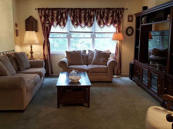 3rd image of 103 Wicklow Ct