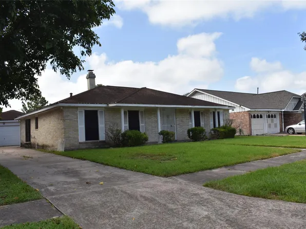 10427 Huntington Wood Dr, Houston, TX 77099