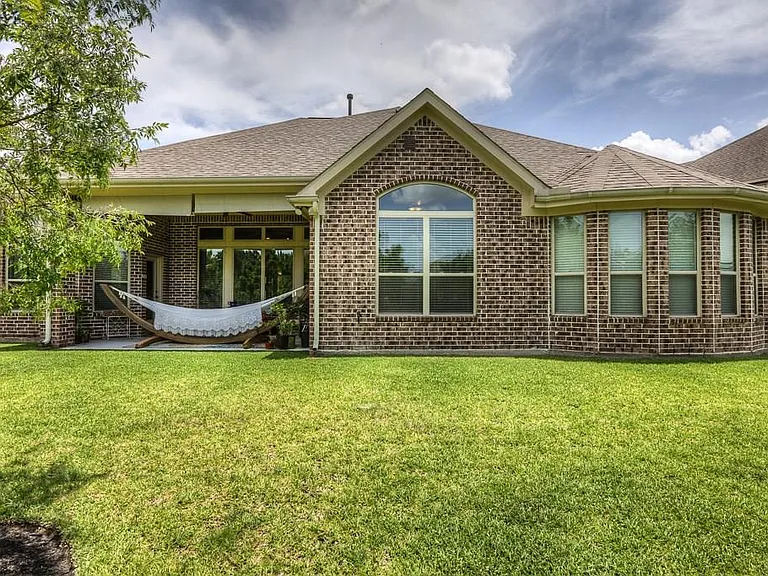 154 W Hullwood Ct — Photo 41